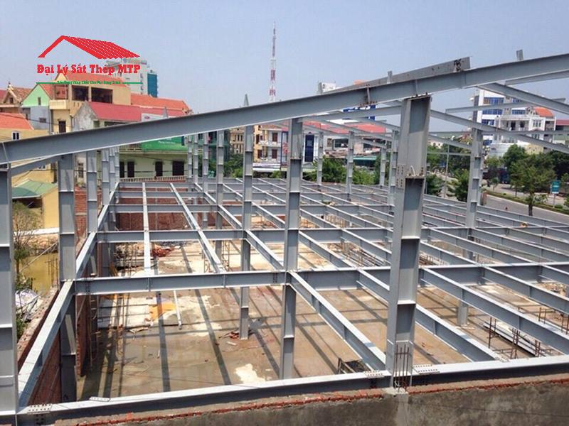 Sắt hình H148 được dùng làm dầm đỡ mái cho kết cấu nhà xưởng
