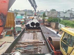 MTP giao 150 cây ống thép phi 76 mạ kẽm cho công trình nhà xưởng tại Bình Dương