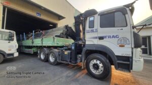 MTP xuất kho 5 tấn ống thép phi 34 giao khách tại Long An