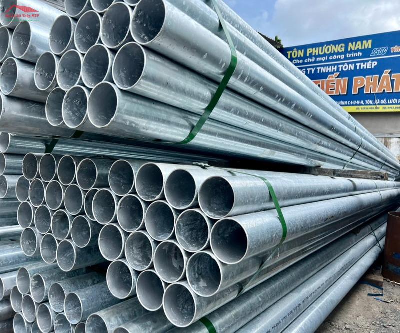 Ống thép mạ kẽm phi 114 Hòa Phát phù hợp với hệ thống thoát nước ngoài trời
